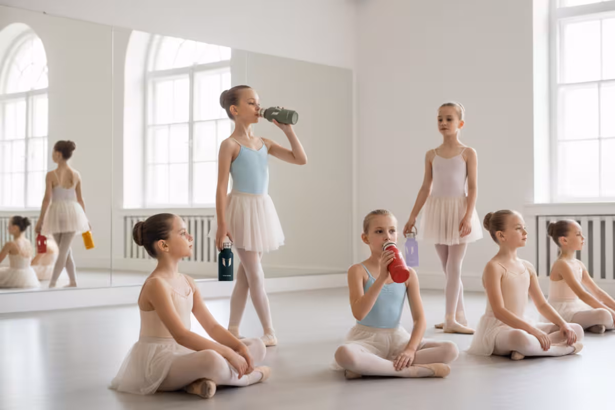 Gourdes Super Sparrow lors d'un cours de danse pour enfants